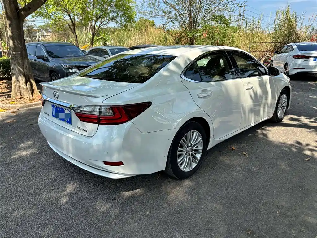 Lexus ES 2015 200 Elite Edition фото 9