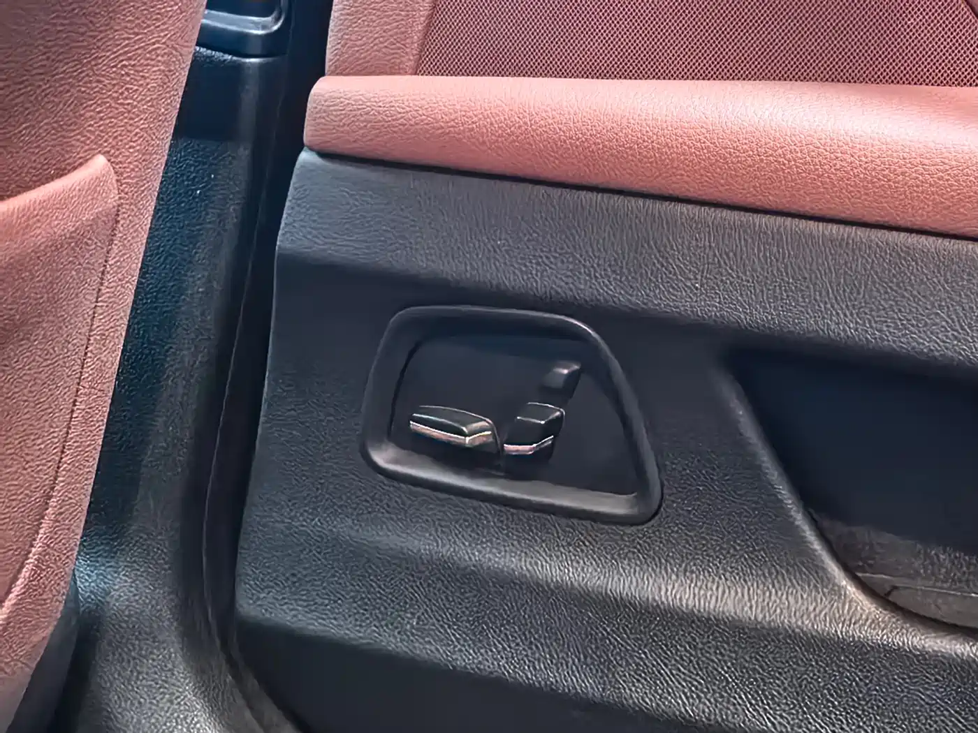 BMW 5 Series 2015 535Li Leading фото 16