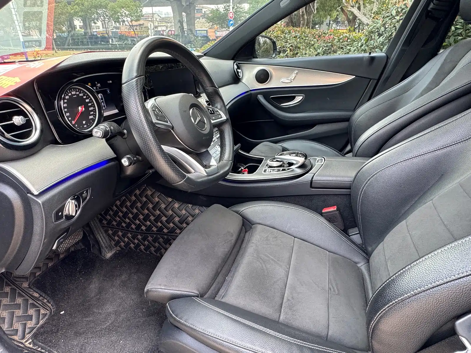 Фото 9 - Mercedes-Benz E-Class