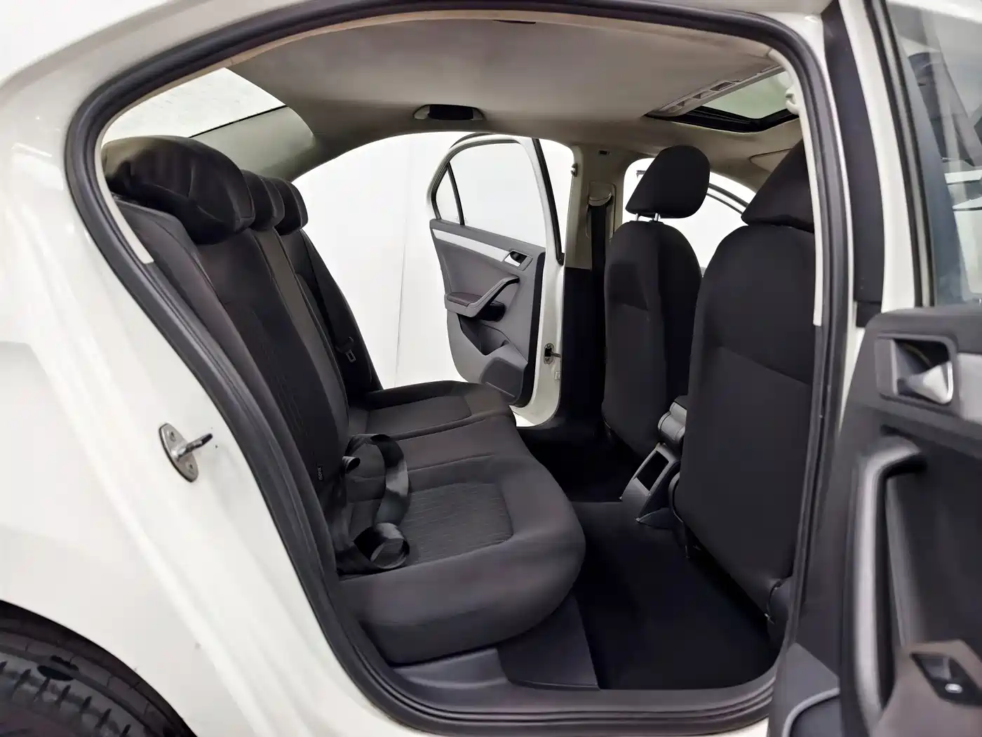 Volkswagen Jetta 2015 1.6L Auto Comfort фото 16