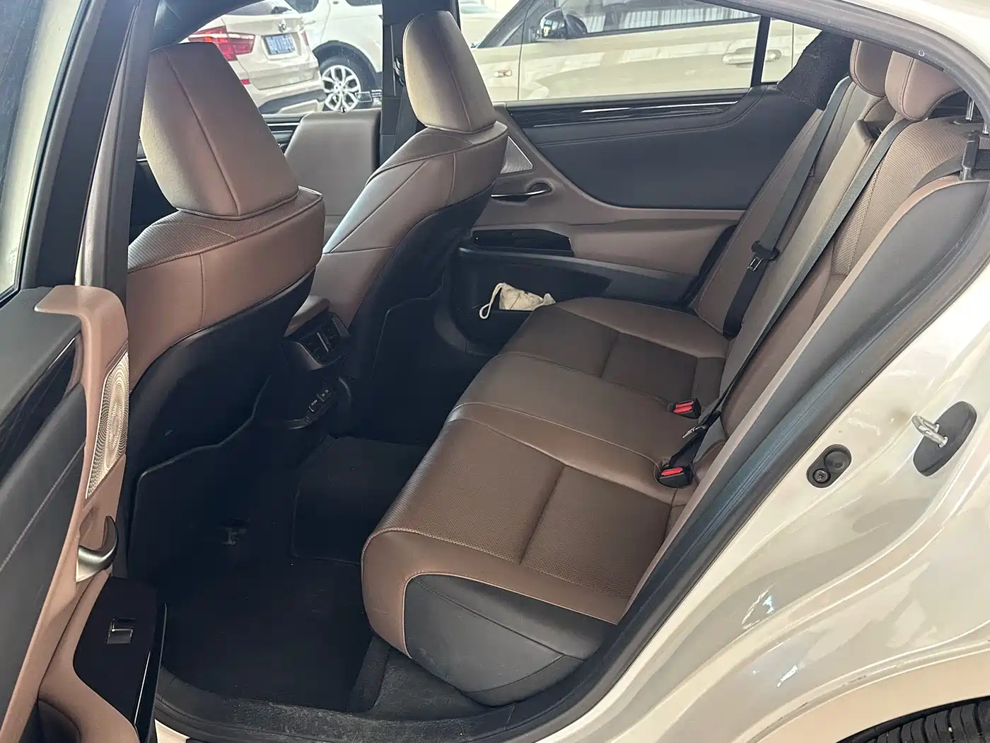 Lexus ES 2021 200 Excellence Edition фото 6