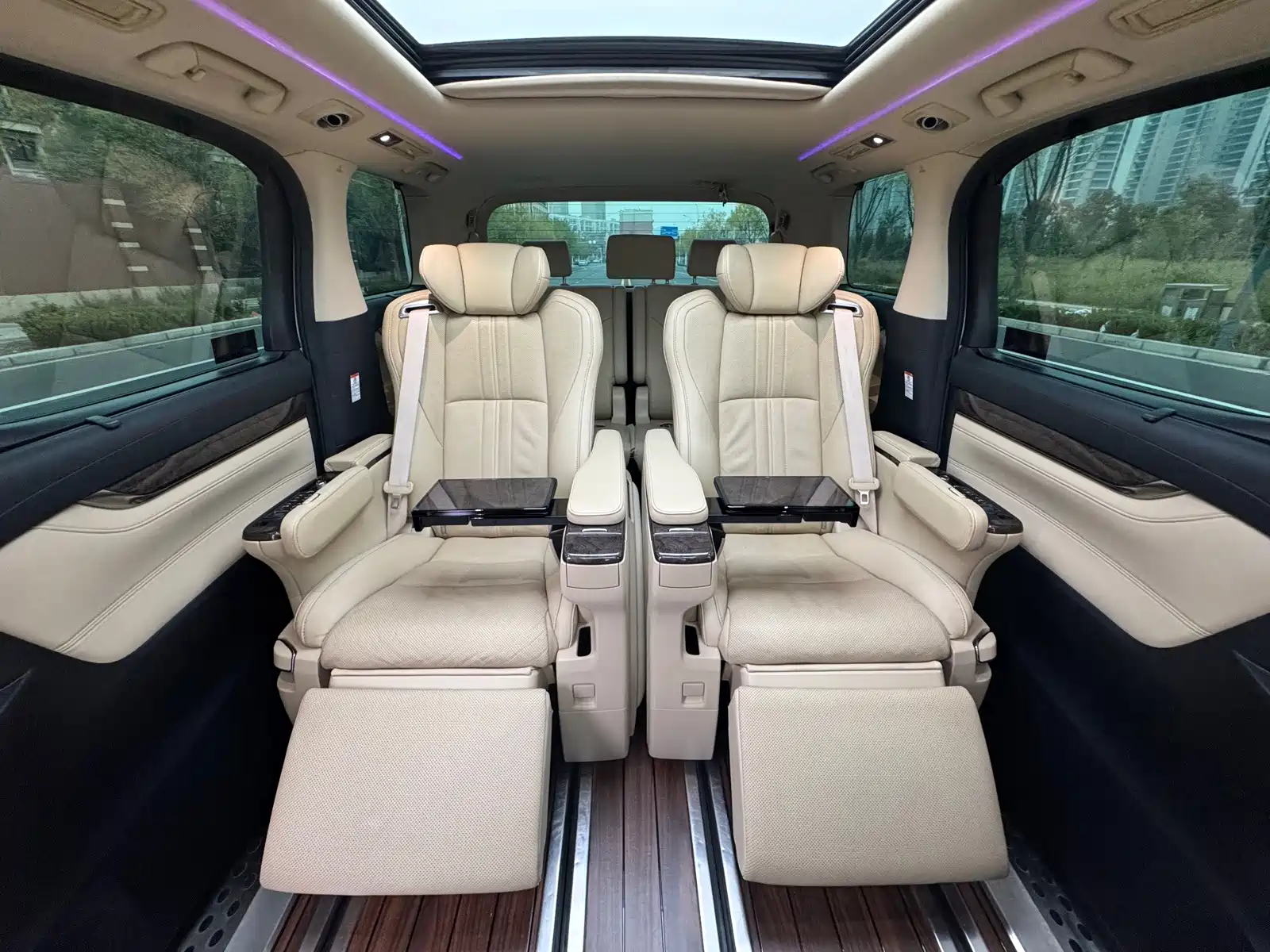 صورة 17 - Toyota Alphard