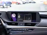 Photo 16 - Lexus ES