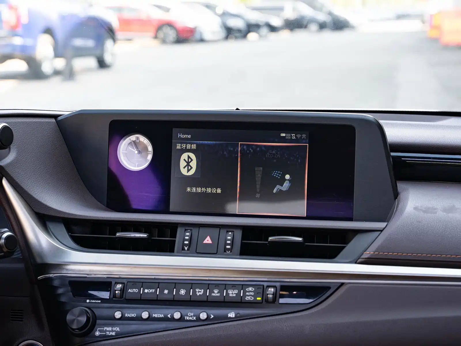 Photo 16 - Lexus ES
