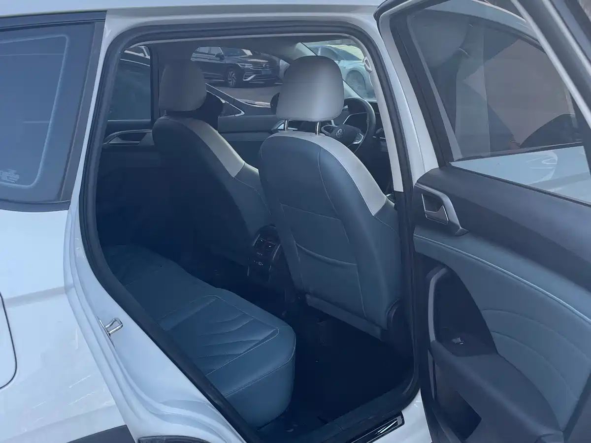 Volkswagen Tharu 2024 300TSI 2WD Moon Premium Edition фото 6