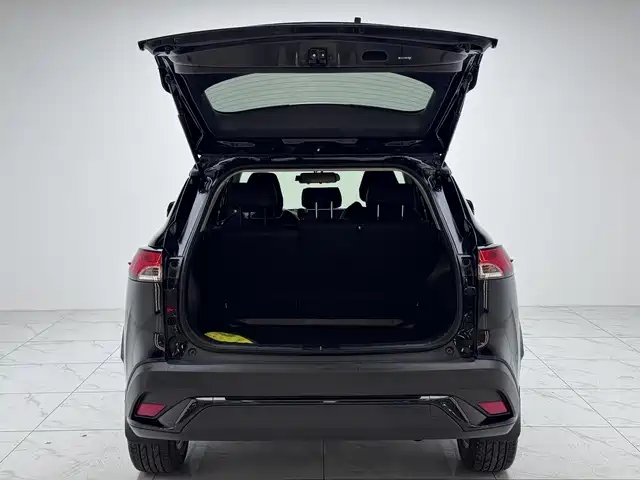 Toyota Frontlander 2023 2.0L CVT Elite Edition фото 17
