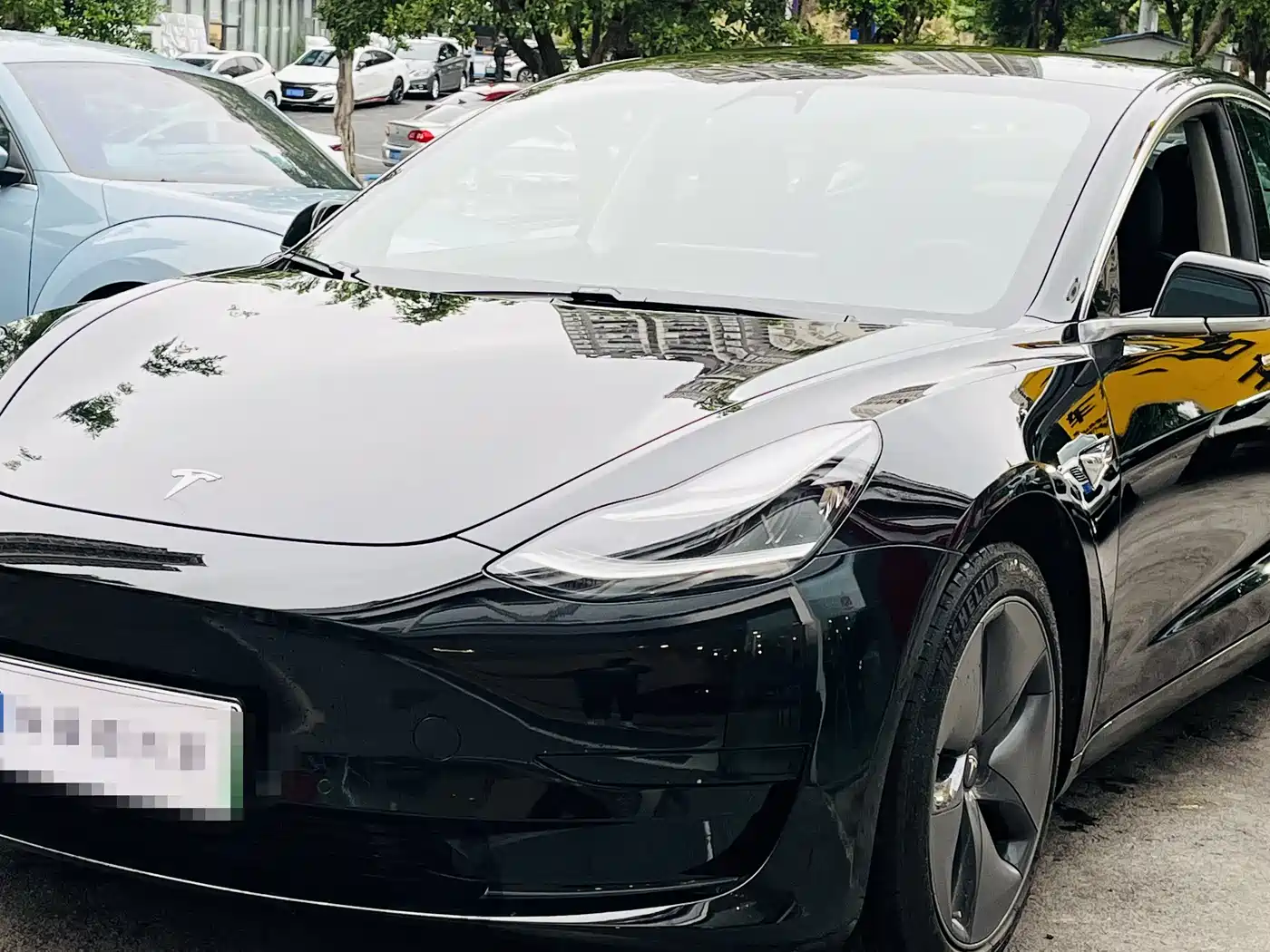 TESLA MODEL 3
