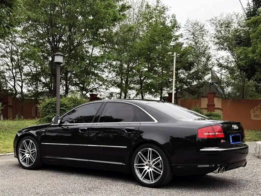 Audi S8 2009 Audi S8 5.2 FSI quattro фото 7