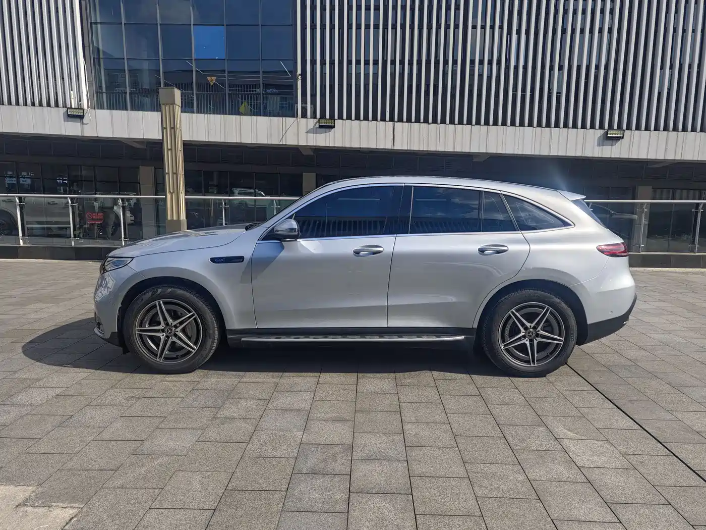 MERCEDES-BENZ EQC