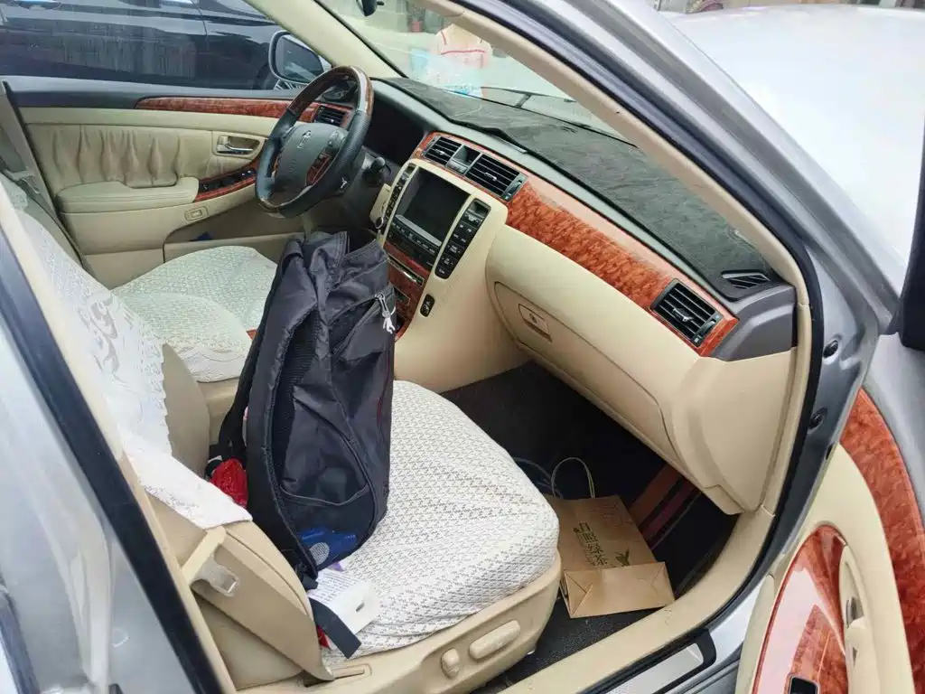 صورة 10 - Toyota Crown