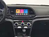 Photo 12 - Hyundai Elantra