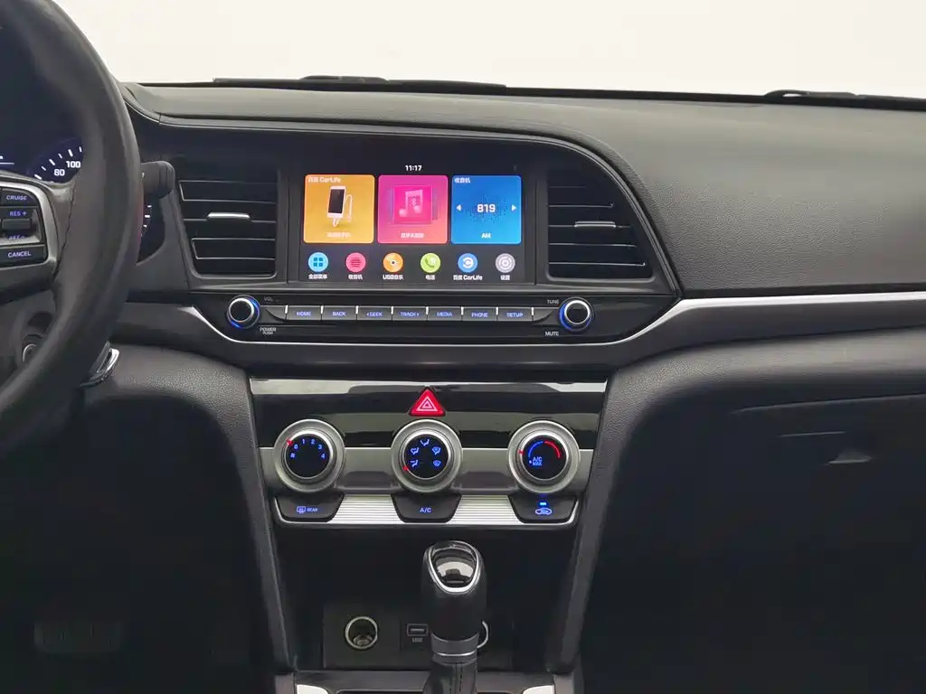 Photo 12 - Hyundai Elantra