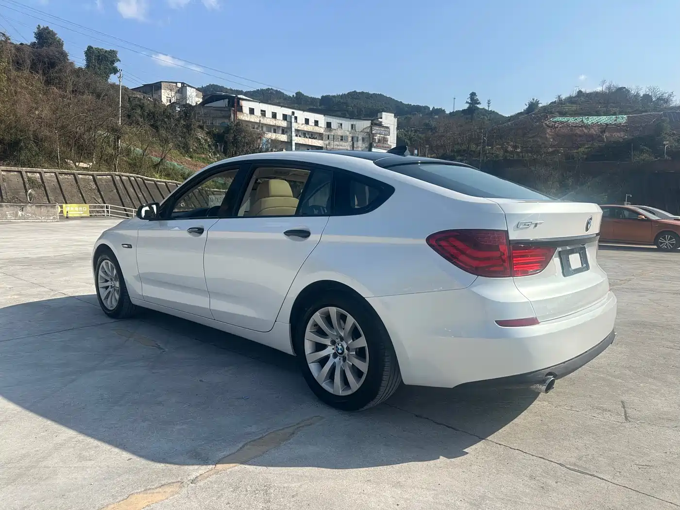 BMW 5 Series GT 2011 535i Elegance фото 5