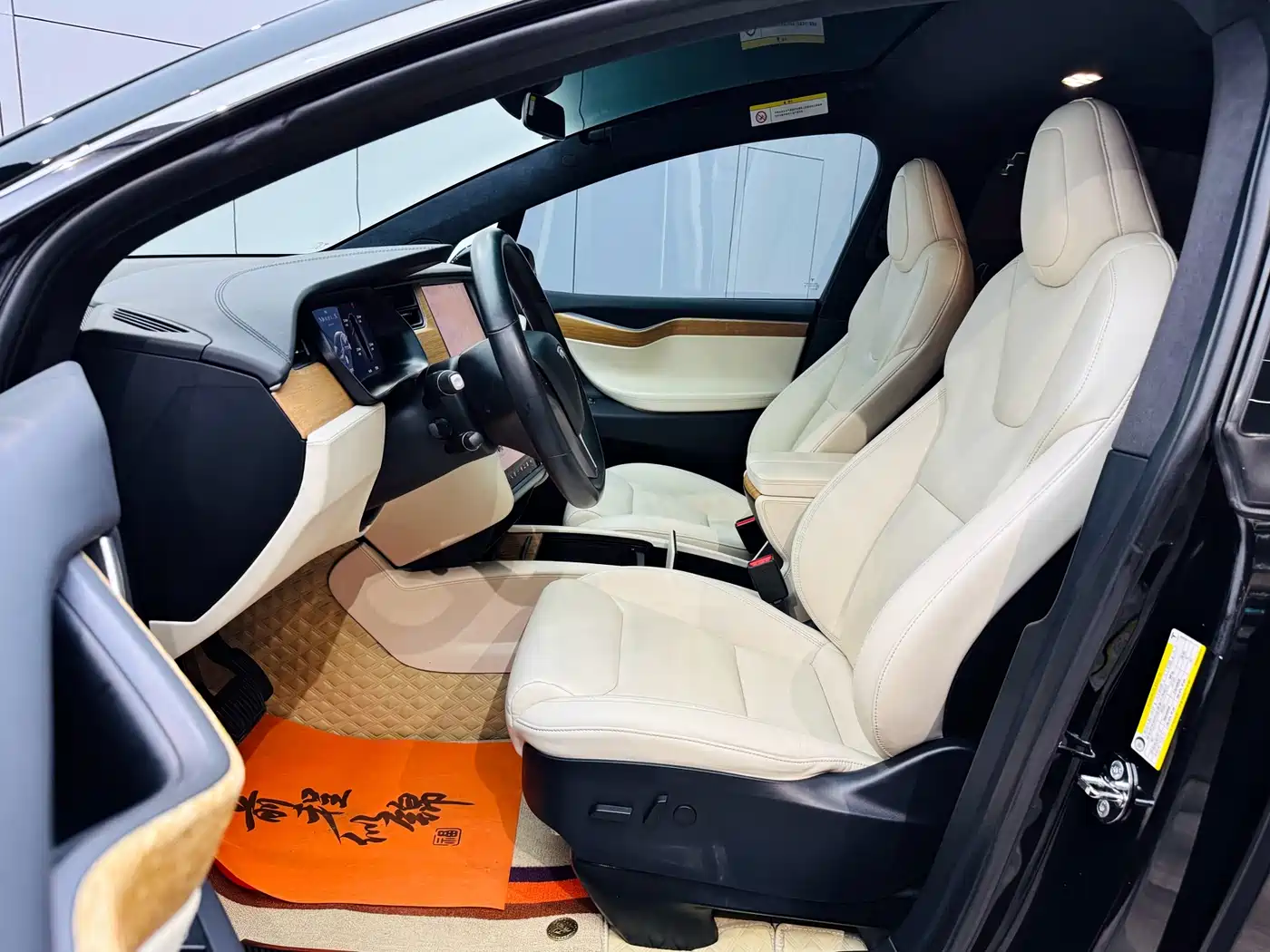 TESLA MODEL X