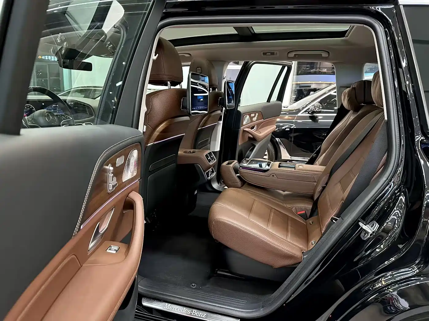 Mercedes-Benz GLS 2024 Model GLS 450 4MATIC Luxury фото 8