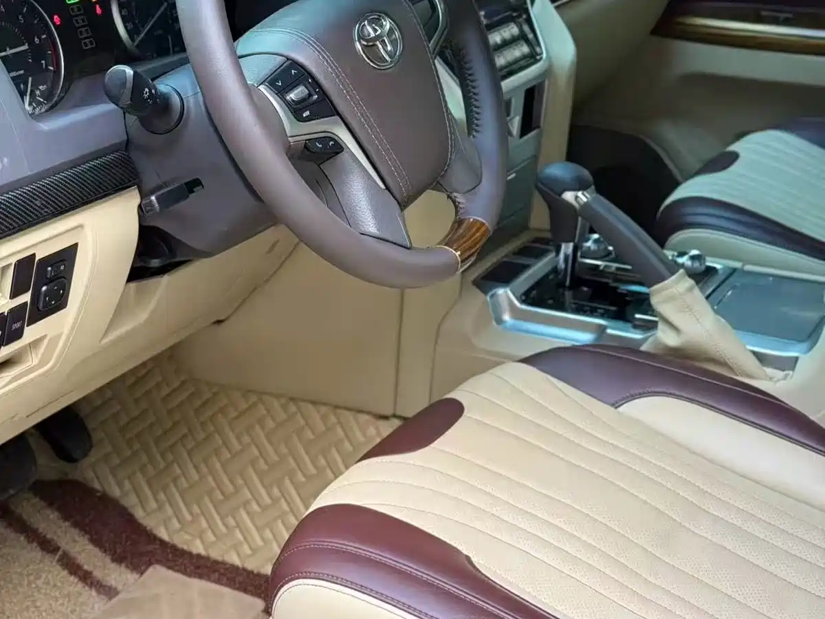 Toyota Land Cruiser (Import) 2019