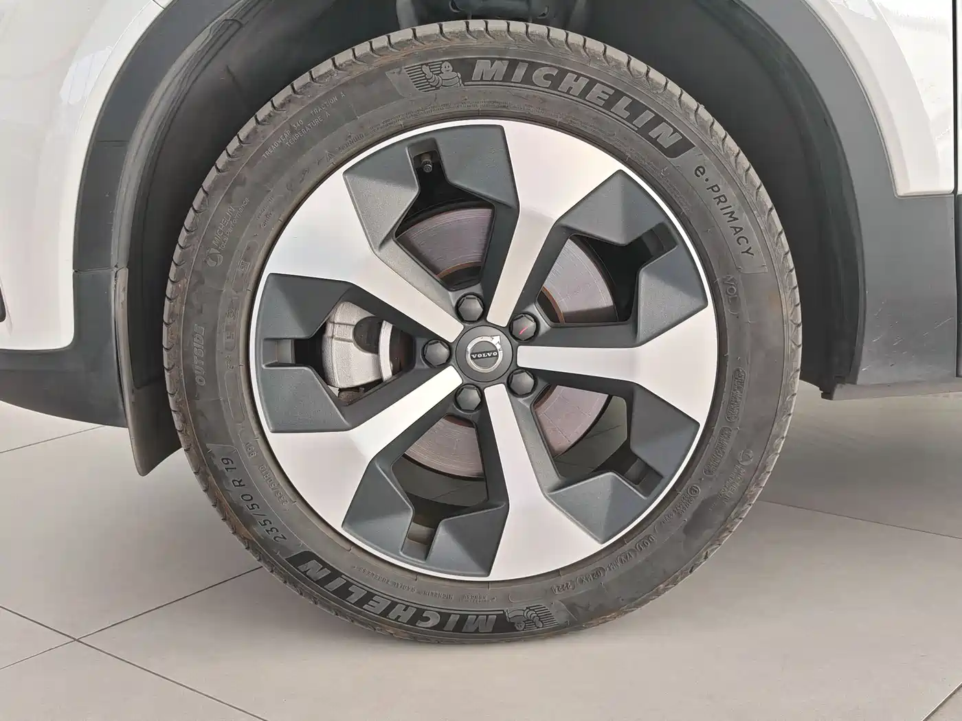 VOLVO XC40