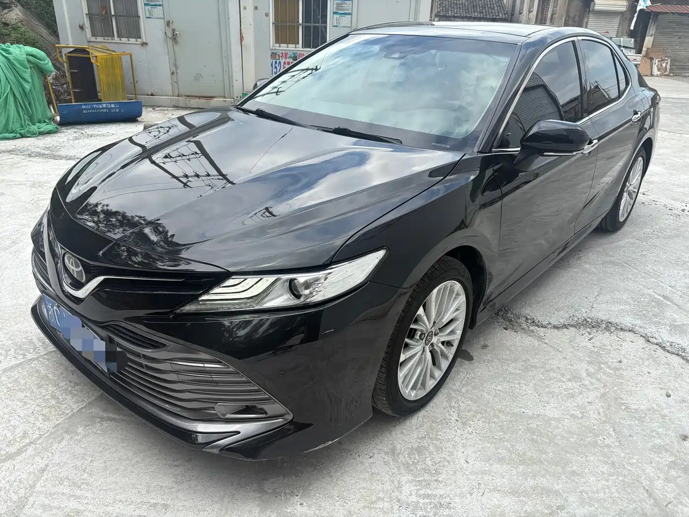 Фото 1 - Toyota Camry