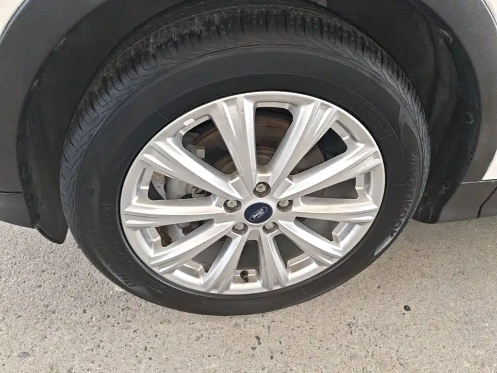 Фото 23 - Ford Kuga