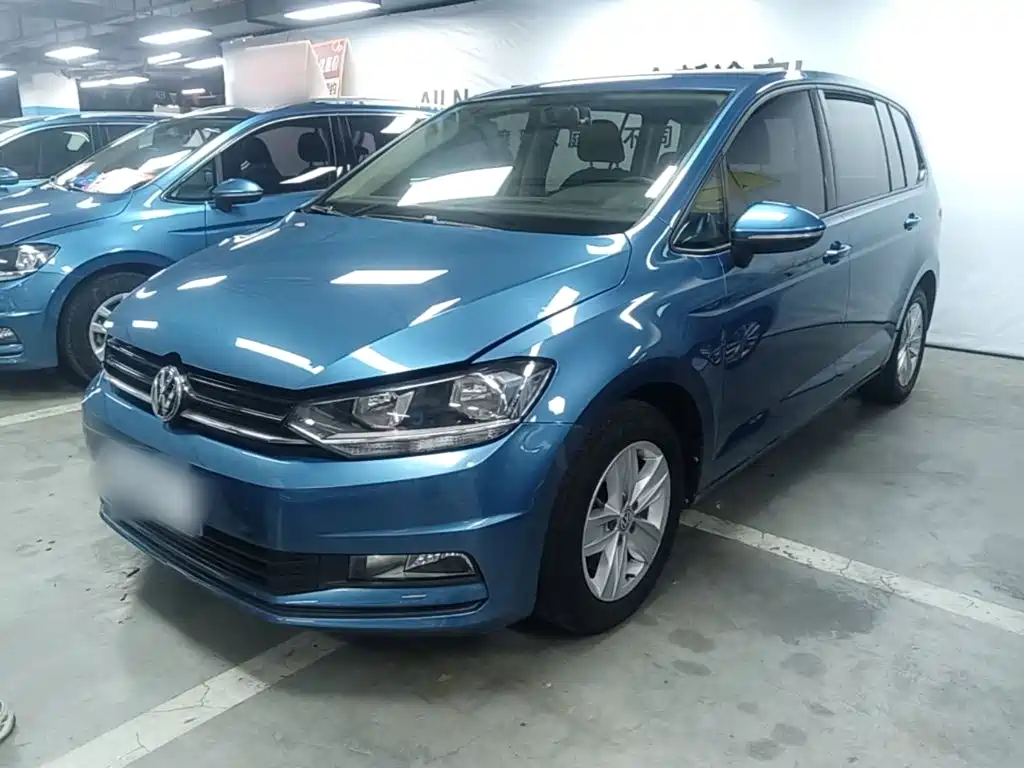 Фото 1 - Volkswagen Touran