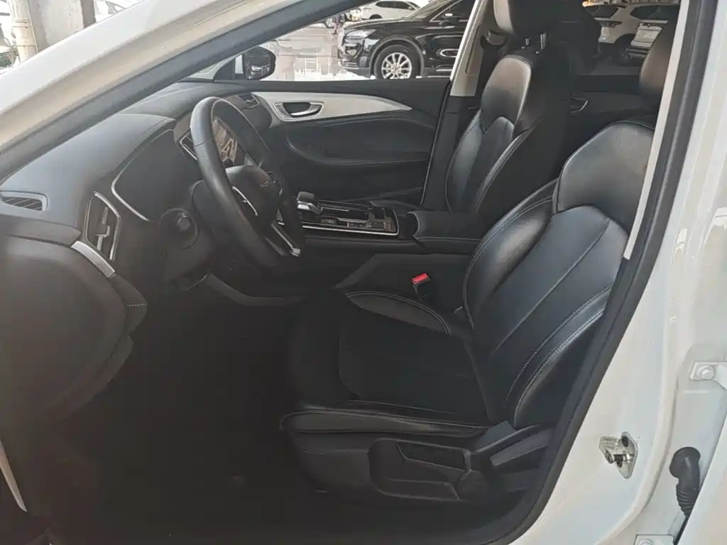 Фото 11 - Roewe i6 MAX EV