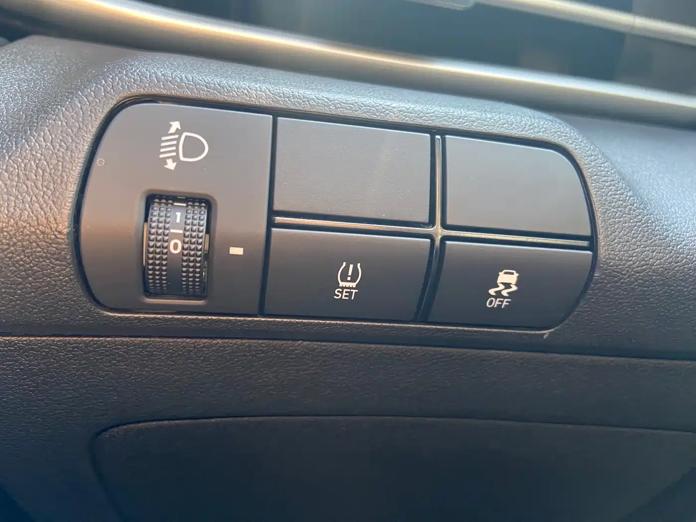 Hyundai Elantra 2023 1.5L CVT GLX Elite Edition фото 19