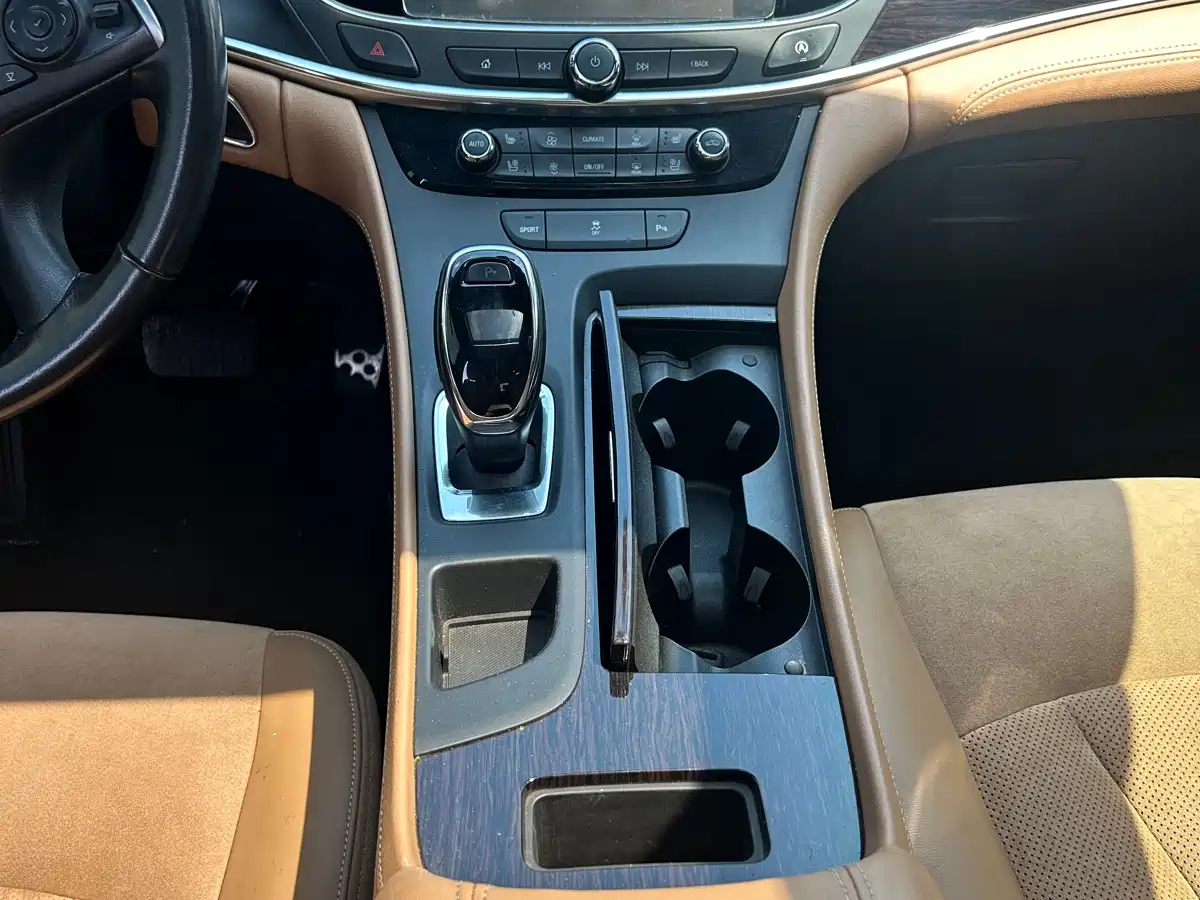 Фото 17 - Buick LaCrosse