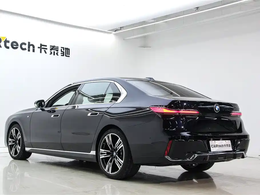 BMW 7 Series 2023 Model 740Li Leading M Sport Package фото 7