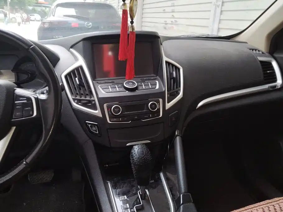 Dongfeng Aeolus Dongfeng Fengshen AX7 2015 2015 2.0L Automatic Smart Ease