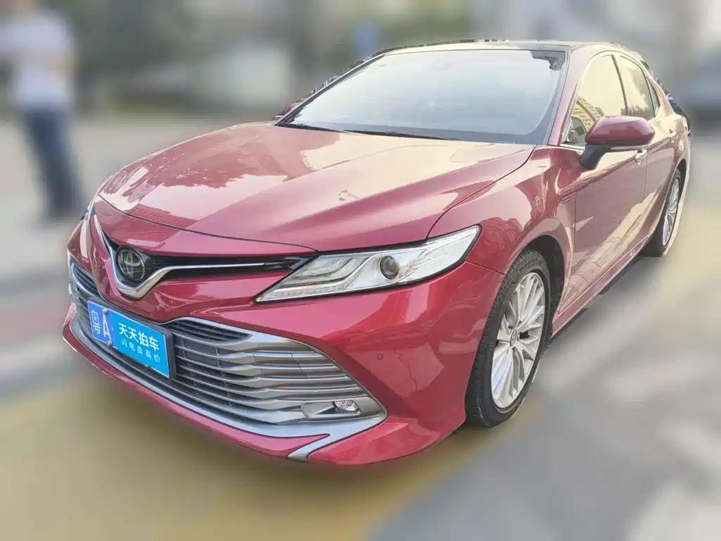 Фото 1 - Toyota Camry