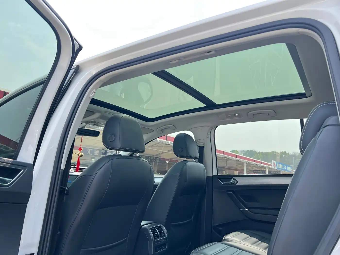 Volkswagen Touran 2016 Touran L 280TSI DSG Luxury фото 13