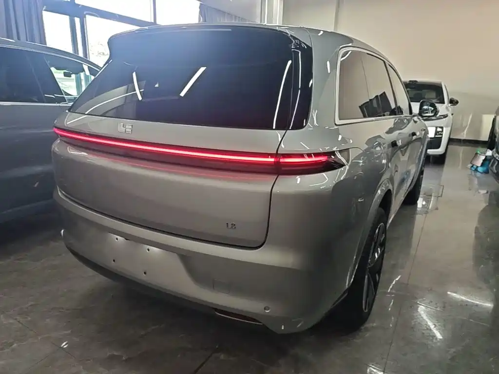 Фото 7 - Li Auto Li L8