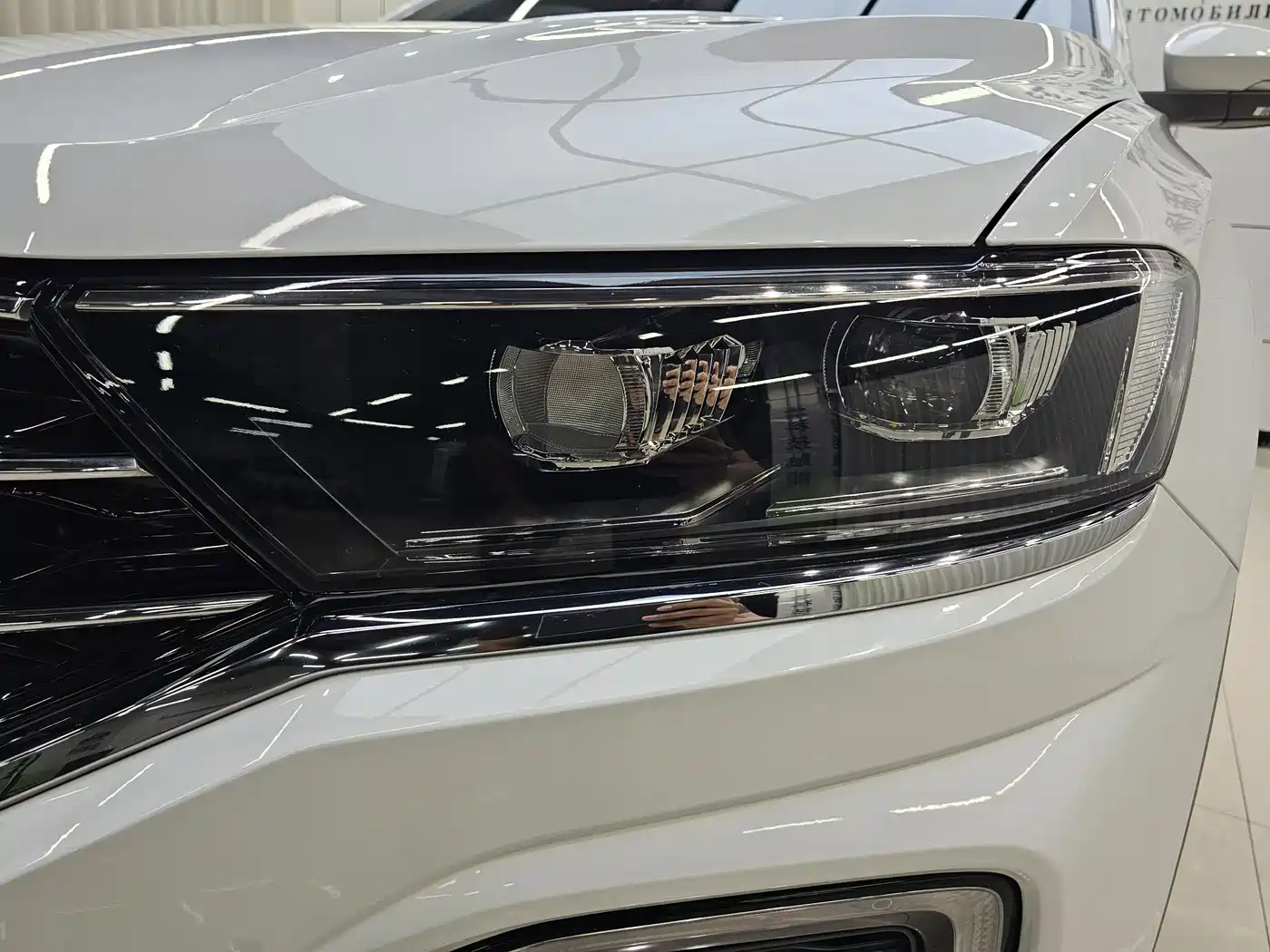 Фото 4 - Volkswagen T-ROC