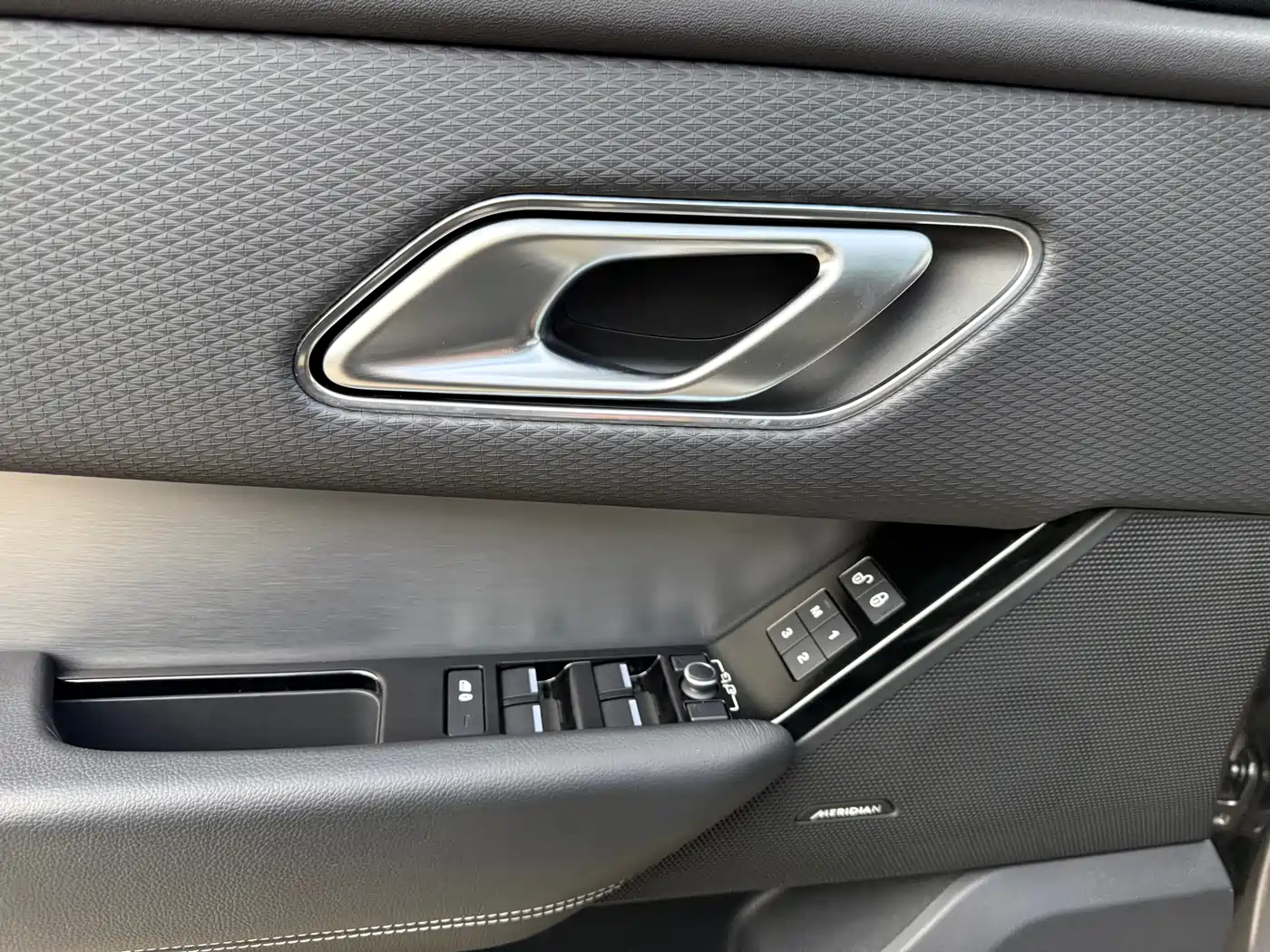 Land Rover Range Rover Velar 2019 250PS R-DYNAMIC S фото 18