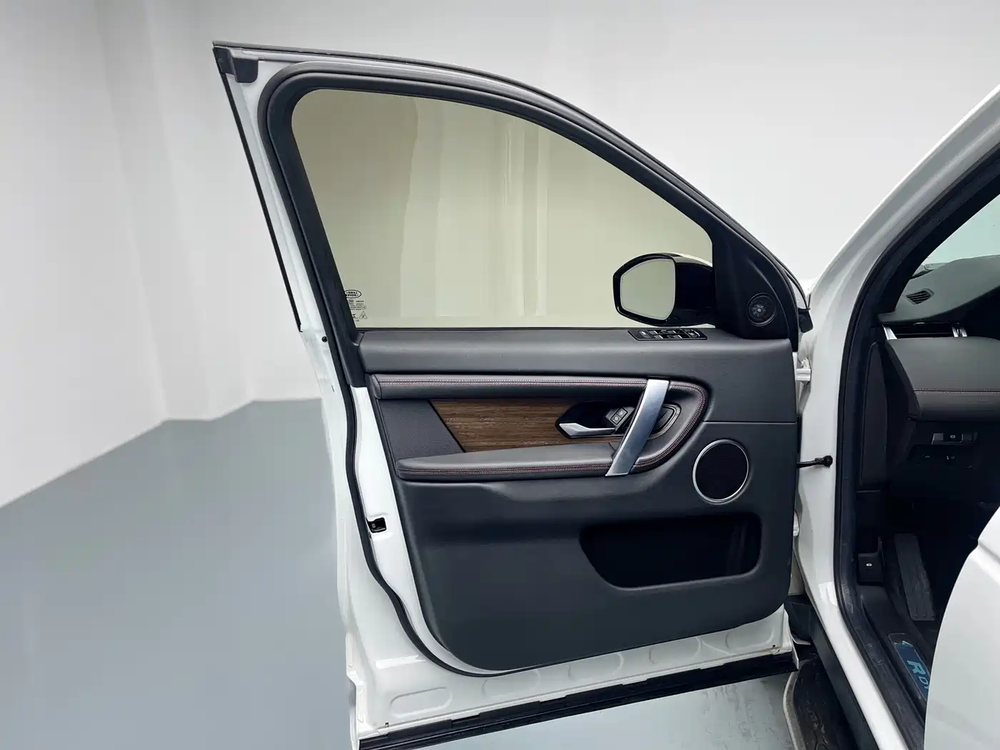 Land Rover Discovery Sport 2022 Model 249PS R-Dynamic S Performance Edition 5-Seater фото 24