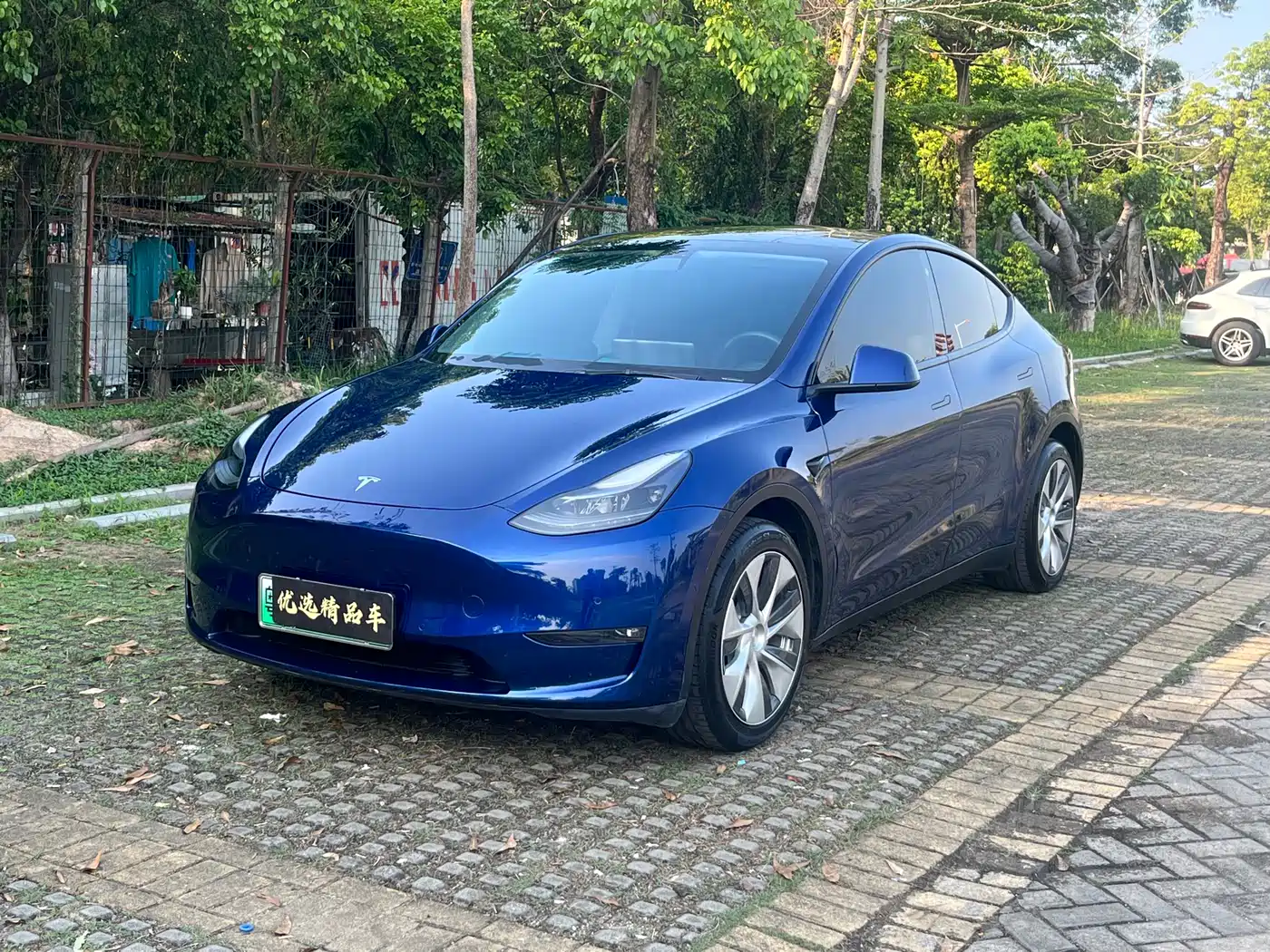 TESLA MODEL Y