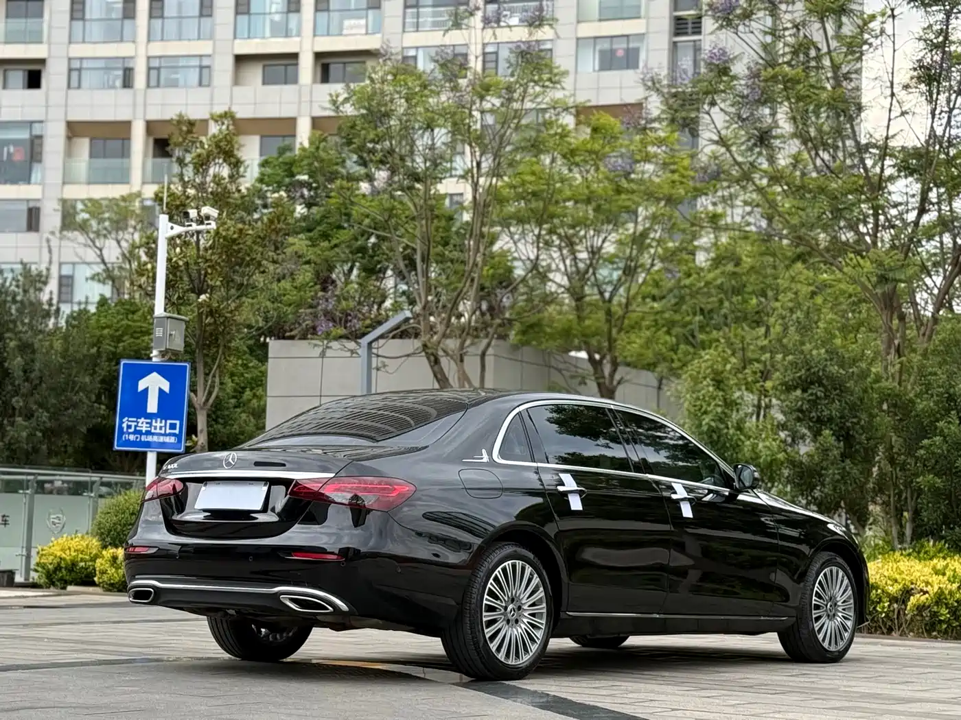 Mercedes-Benz E-Class 2022 E 300 L Fashion фото 7