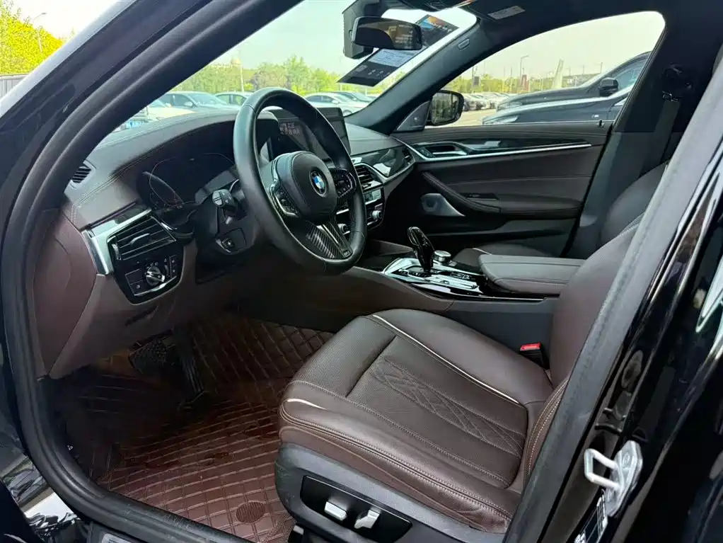 BMW 5 Series 2022 525Li M Sport Package фото 11