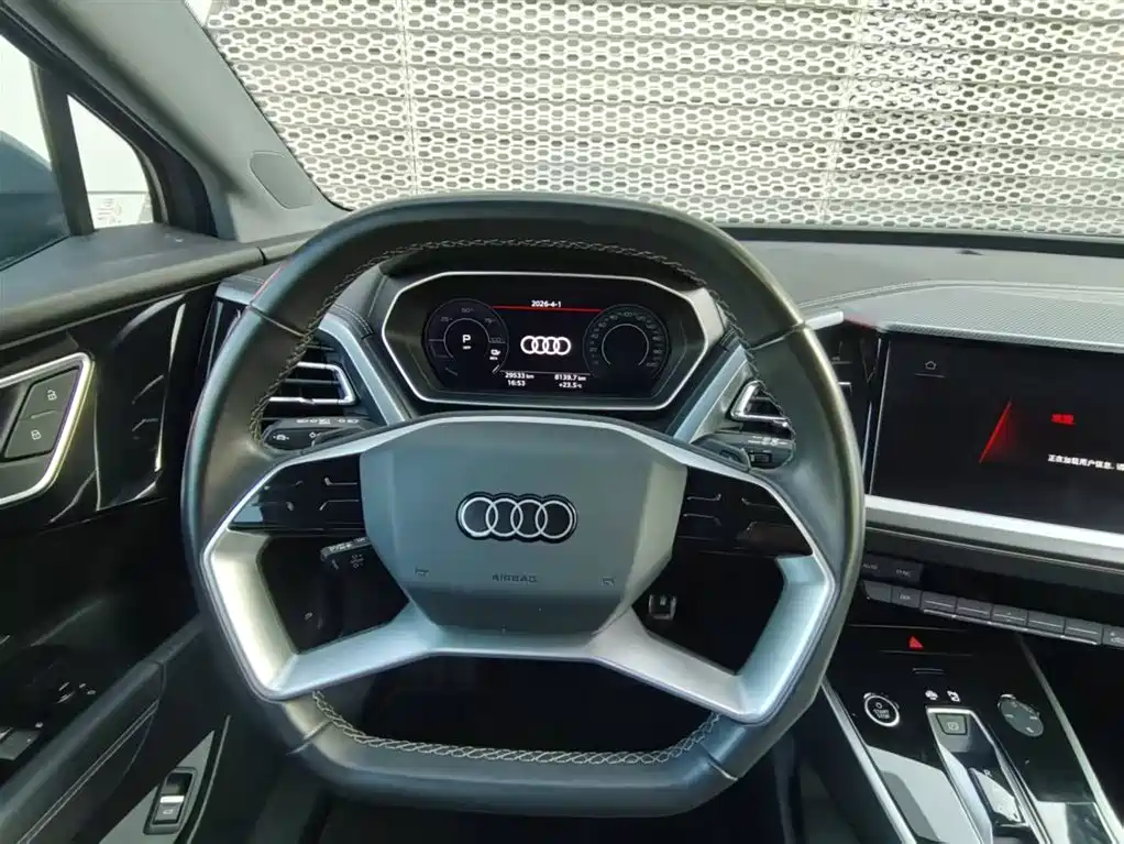 AUDI Q4 E TRON