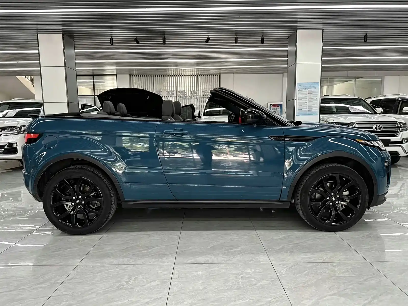Photo 12 - Land Rover Range Rover Evoque (Import)