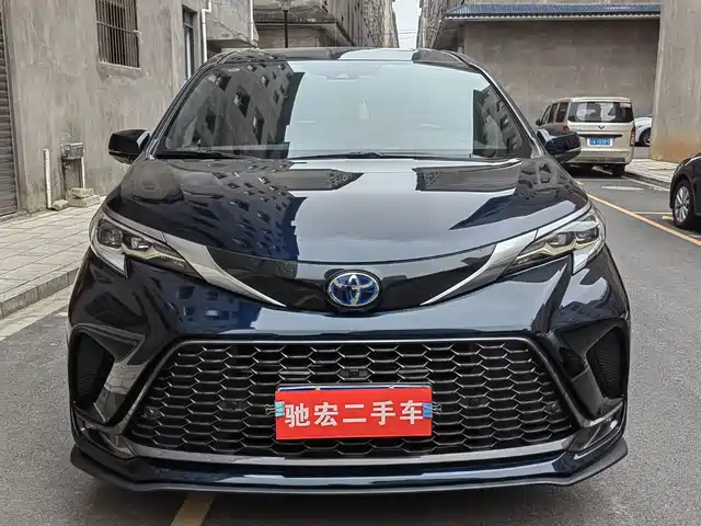 Toyota Granvia 2023 2.5L Hybrid Flagship VIP Edition