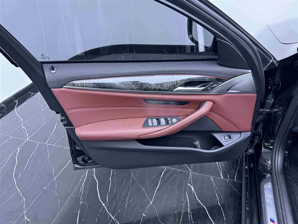 BMW 5 Series 2018 Facelift 530Li xDrive M Sport Package фото 16