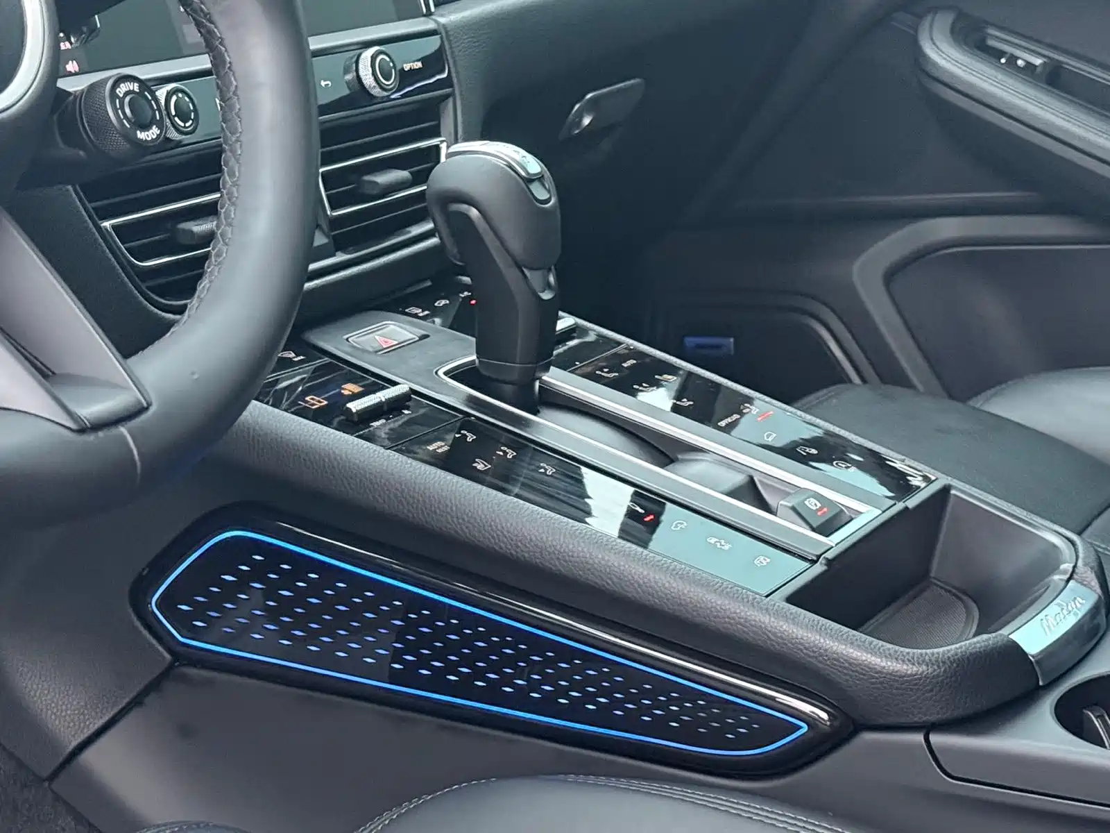 Photo 12 - Porsche Macan
