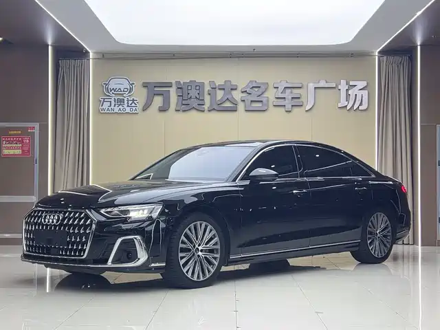 AUDI A8 2024