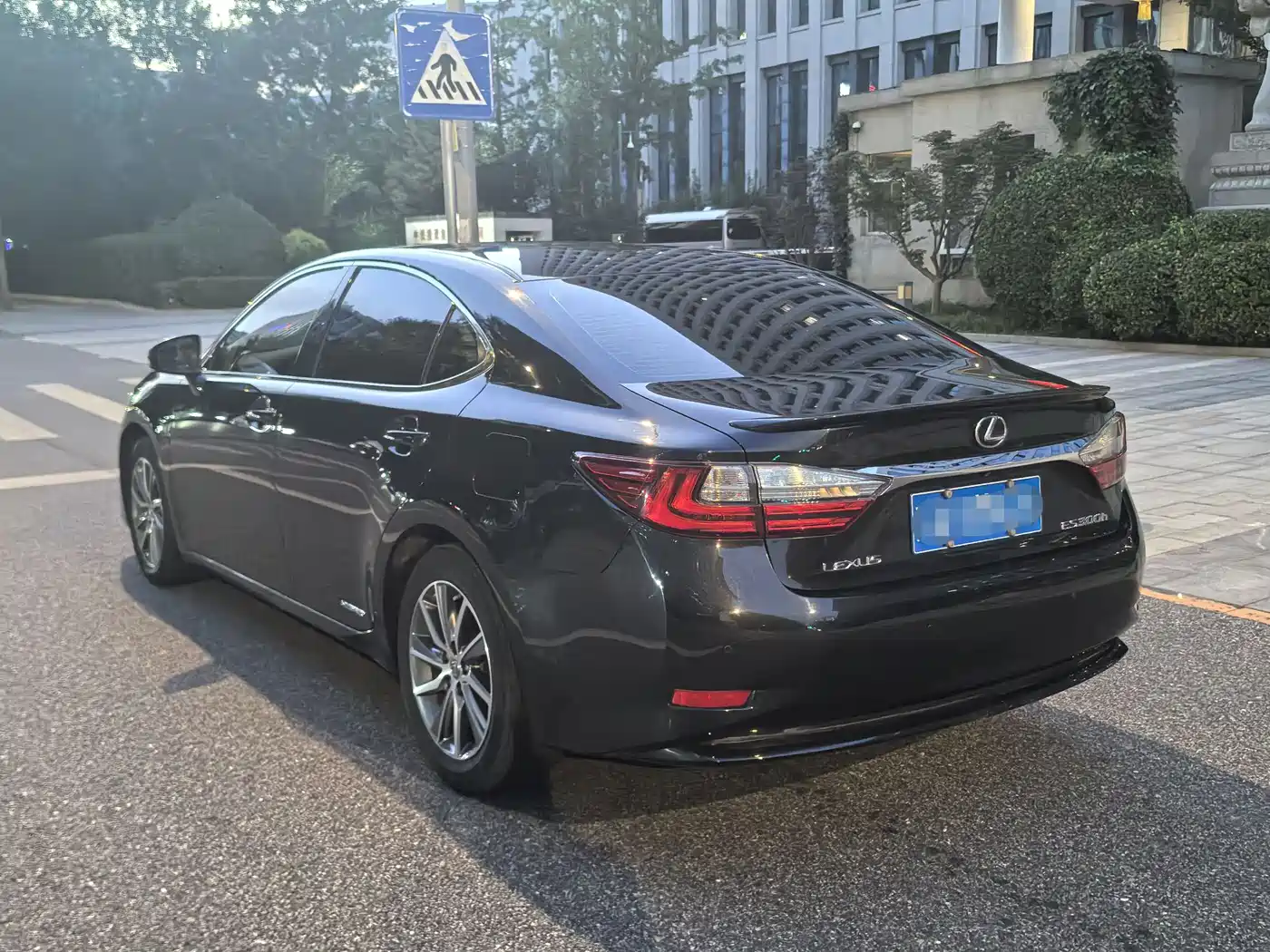 Фото 2 - Lexus ES