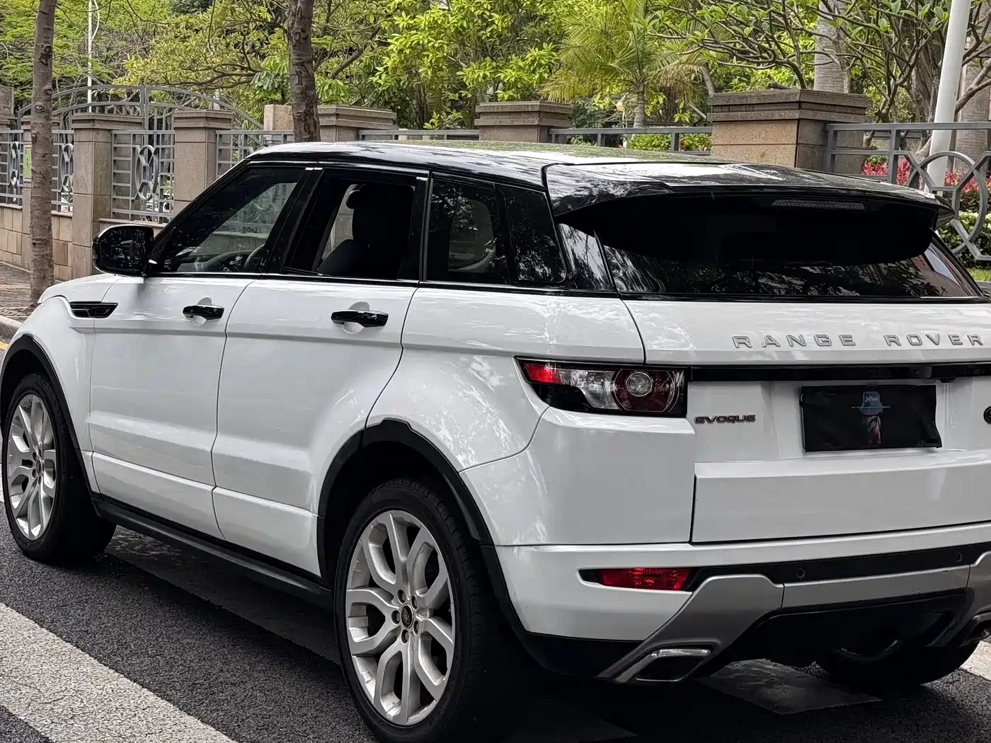Land Rover Range Rover Evoque (Import) 2013 2.0T 5-door Dynamic Edition фото 4