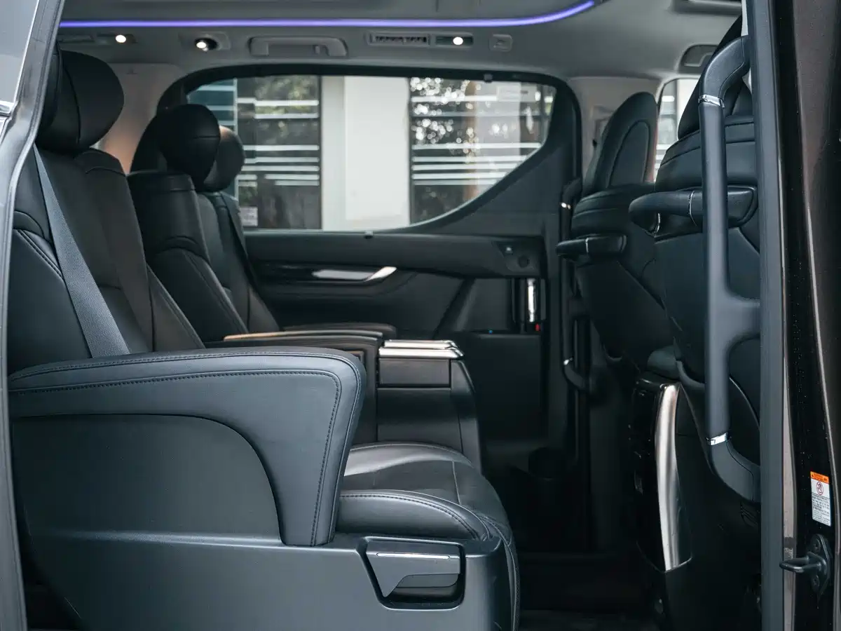 Toyota Vellfire 2019 Hybrid 2.5L HV Luxury Edition фото 12