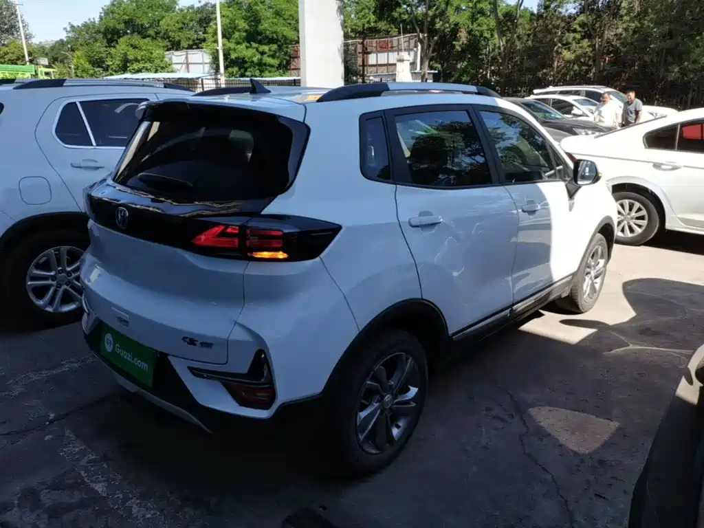 Фото 7 - Changan CS15