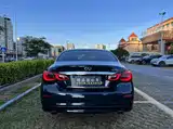 Photo 5 - Infiniti Q70