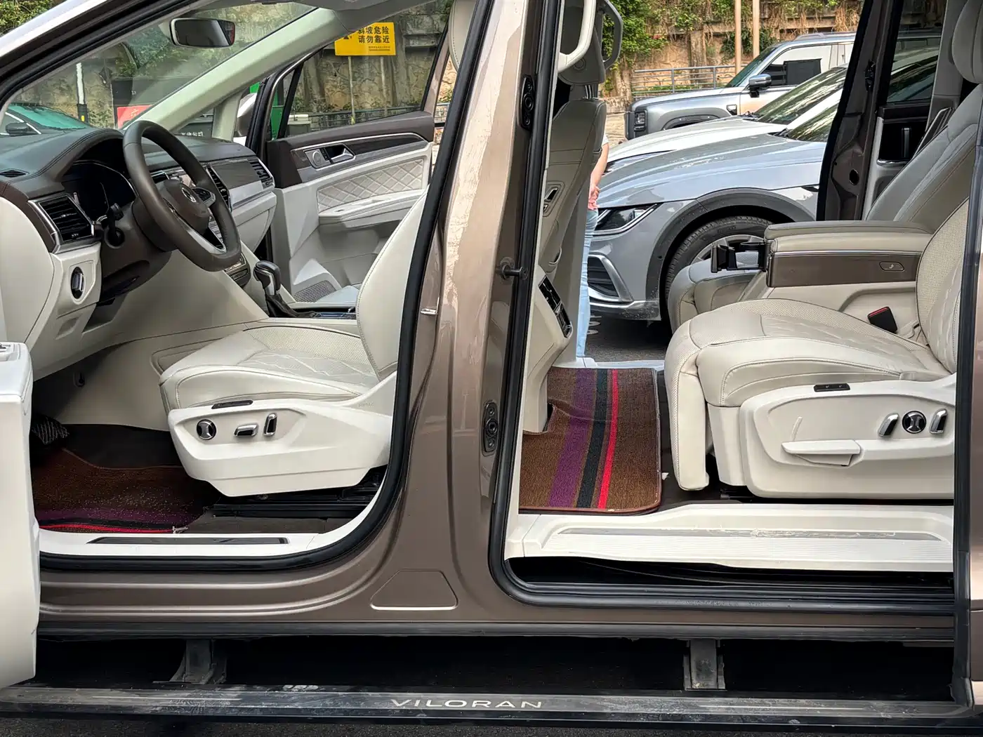Volkswagen Viloran 2020 380TSI Premium фото 10